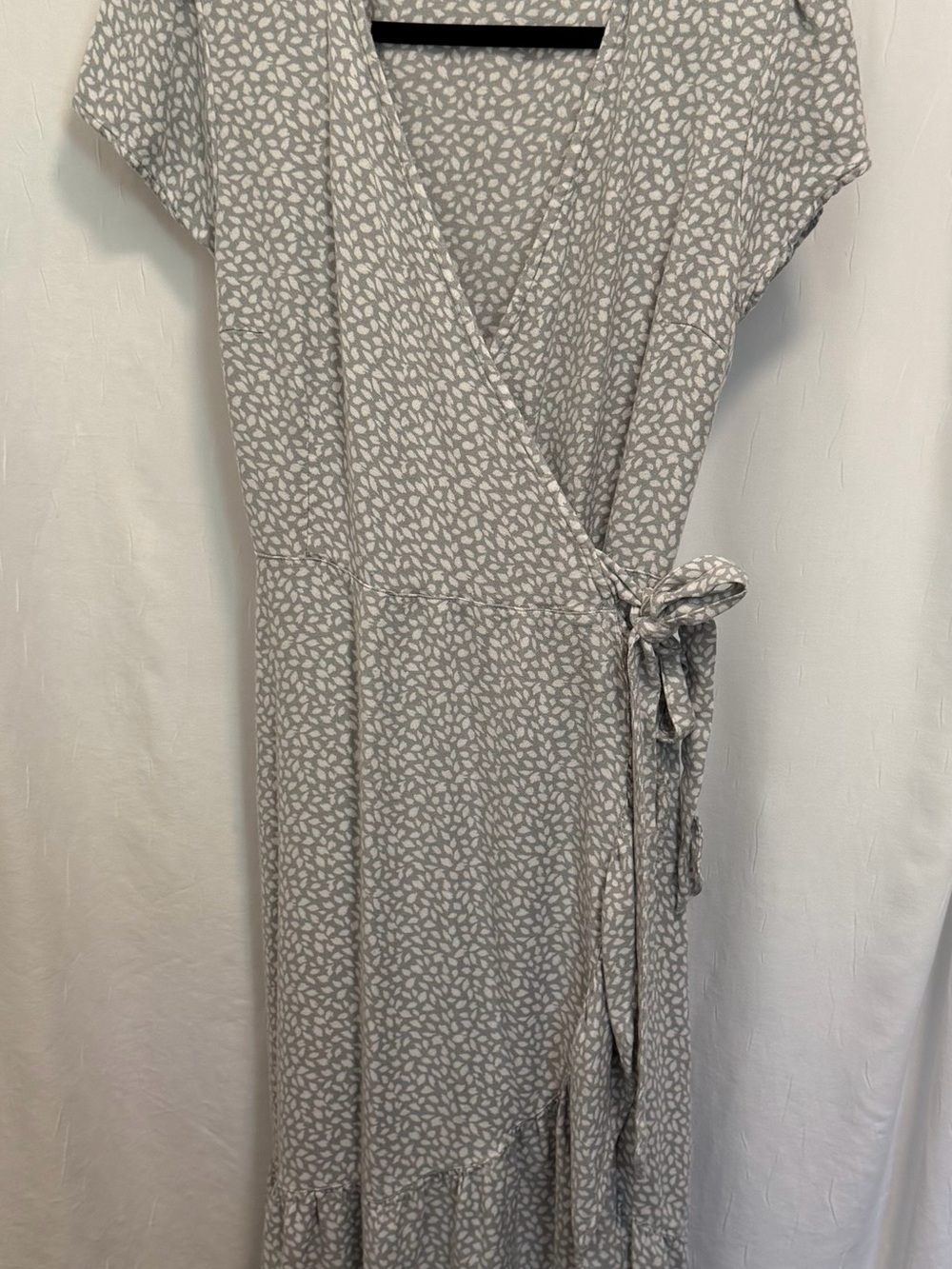 Abercrombie & Fitch XL Gray Ivory Animal Print Wrap Ruffle Maxi Dress